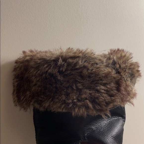 black leather boots with fur - Picture 5 of 8